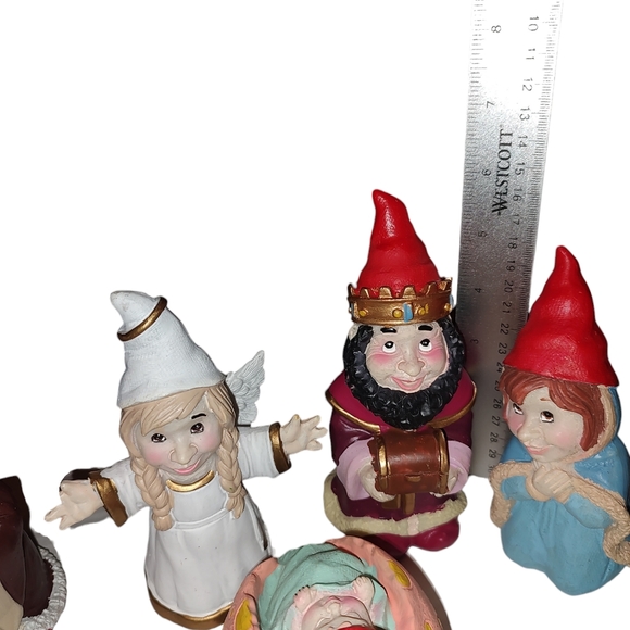 Set of 7 Gnome Nativity Creche Christmas Figures Jesus, Mary, Joseph, Wise Men - Picture 8 of 15